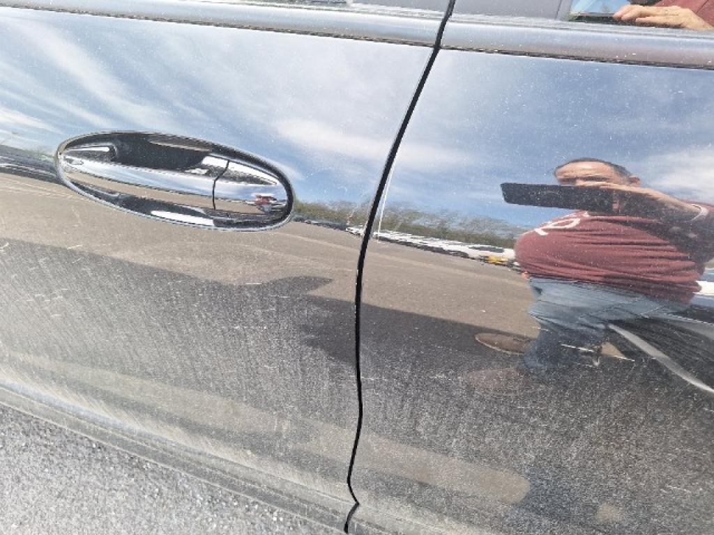 Daño en panel dañado dañado