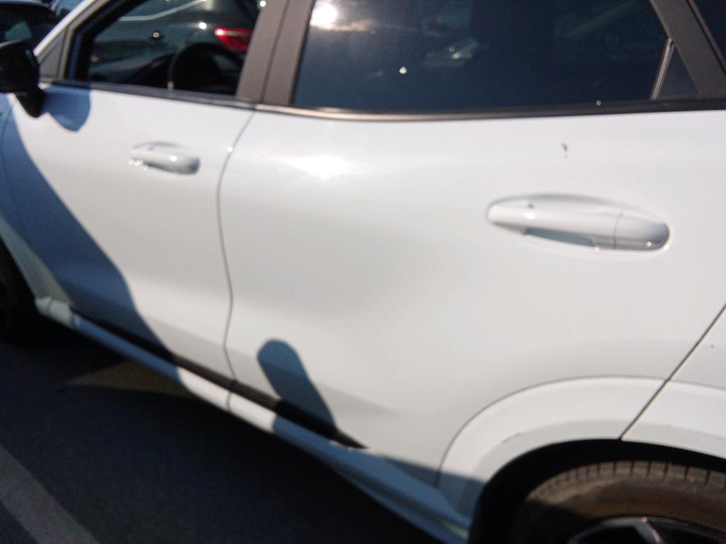 Daño en panel dañado dañado