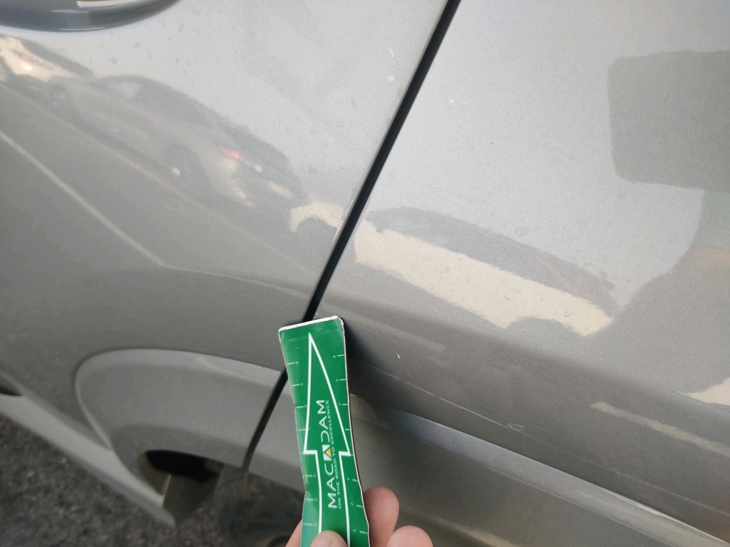 Daño en panel Arañazo ligero Arañazo ligero