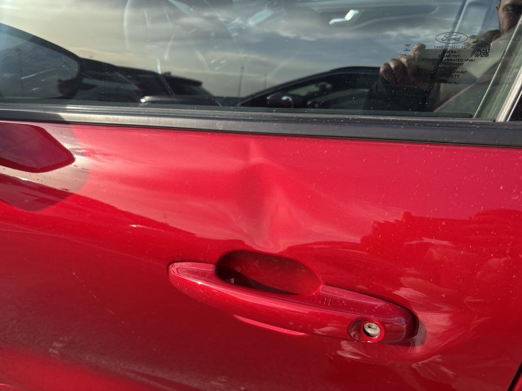 Daño en panel dañado dañado