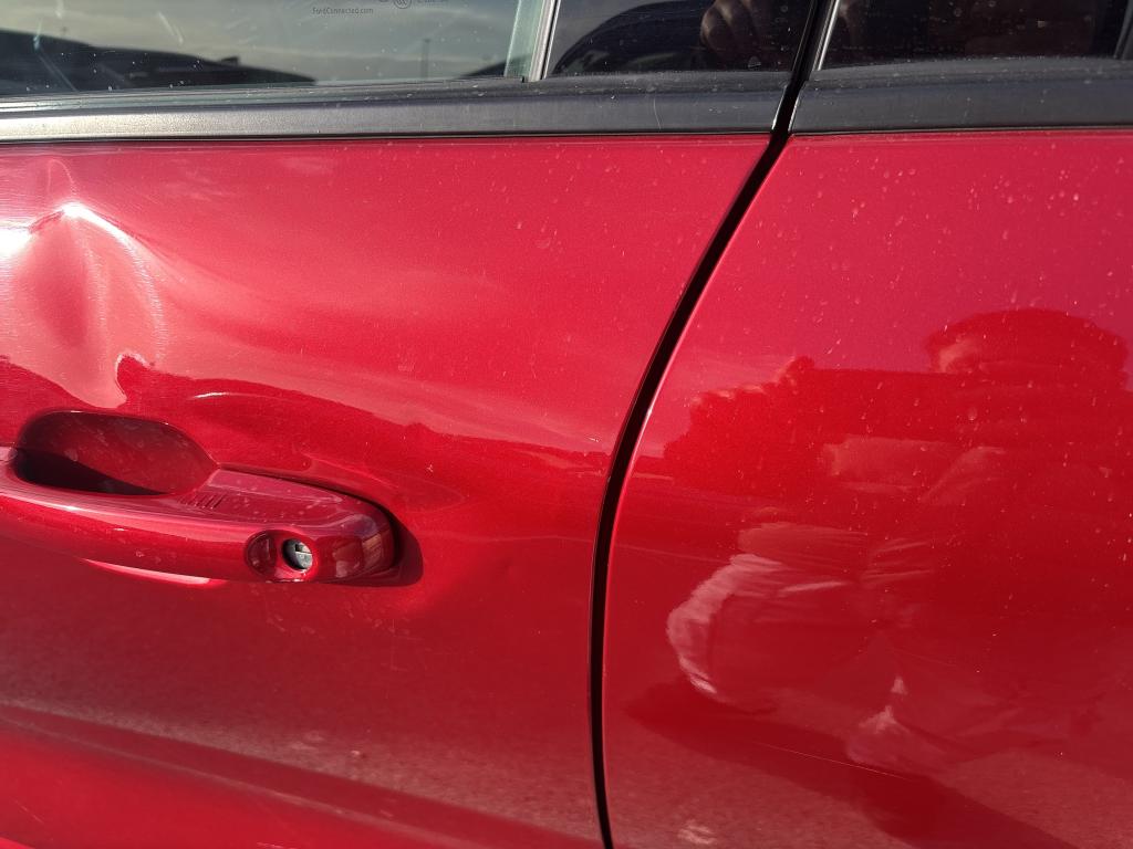 Daño en panel dañado dañado