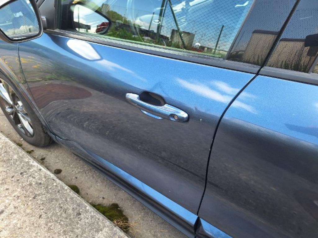 Daño en panel dañado dañado