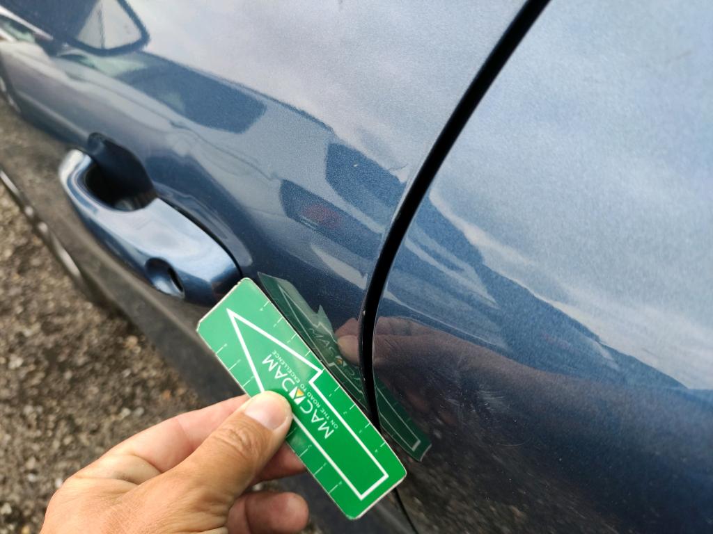 Daño en panel dañado dañado