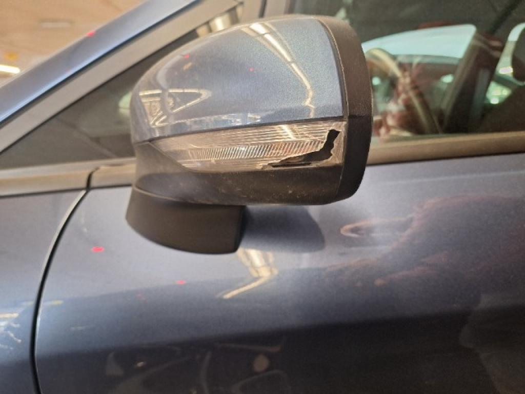 Daño en panel dañado dañado