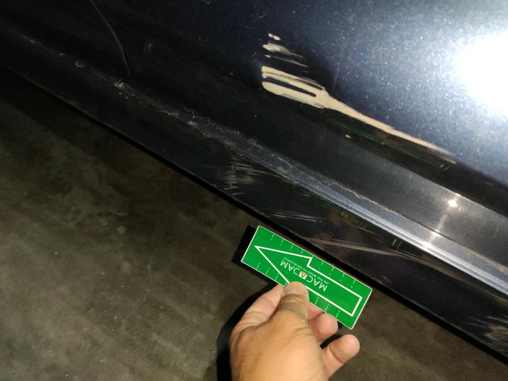 Daño en Bajos derechos Arañazo ligero Arañazo ligero