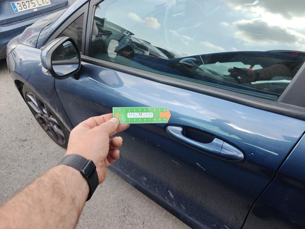 Daño en panel dañado dañado