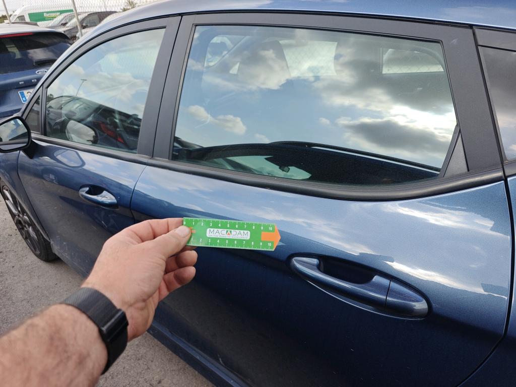 Daño en panel dañado dañado