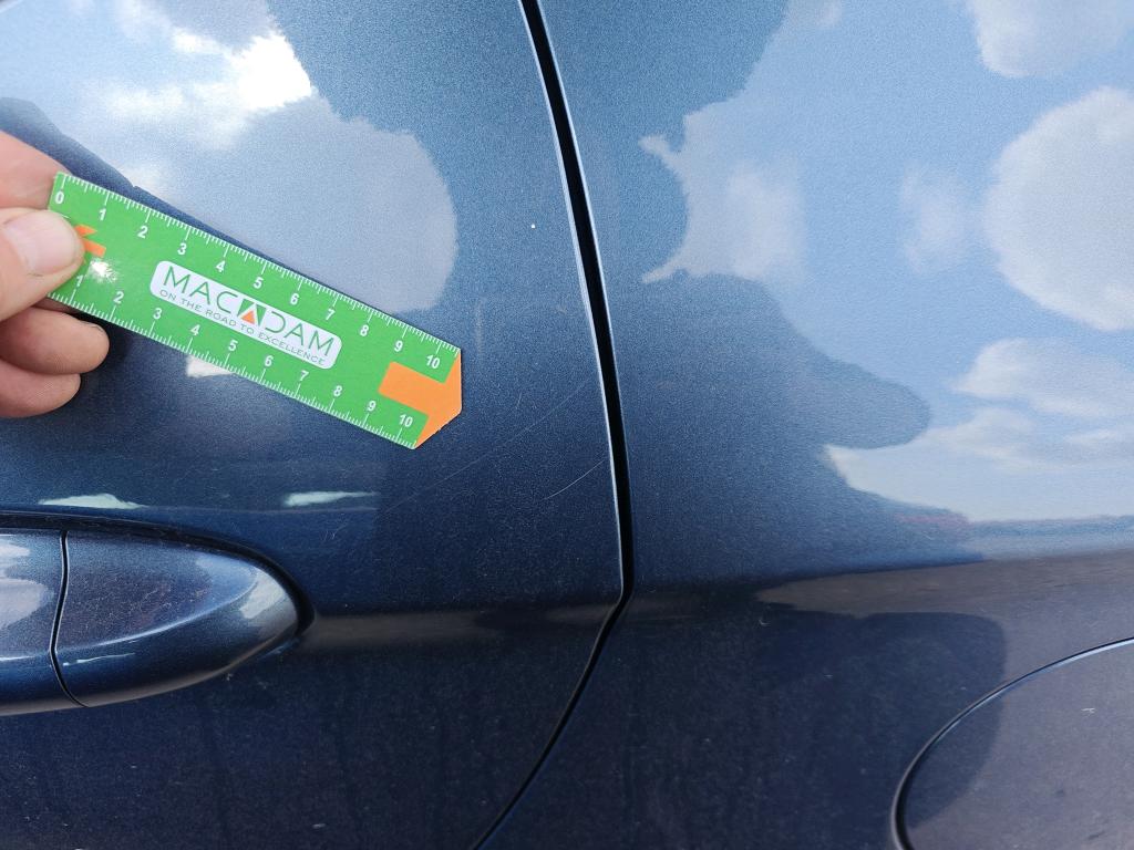 Daño en panel dañado dañado