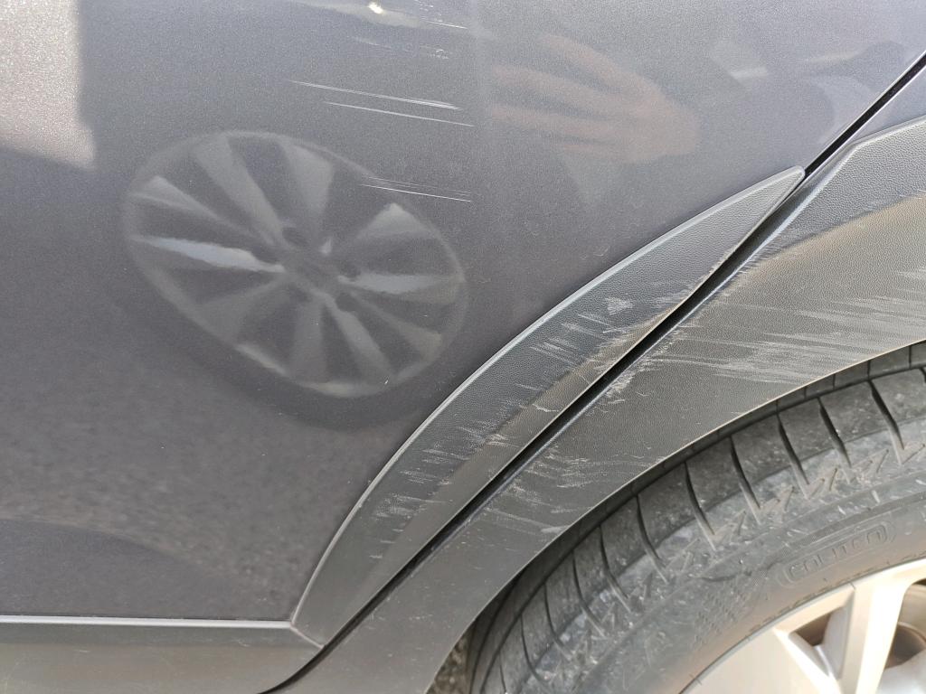 Daño en panel dañado dañado