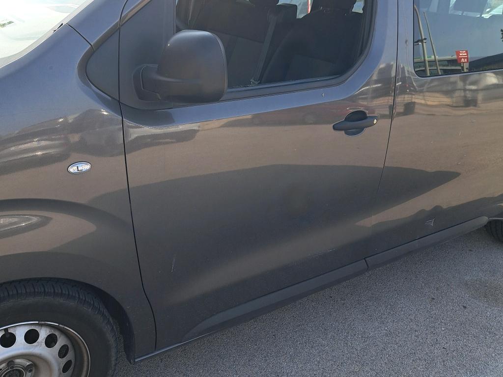 Daño en panel dañado dañado