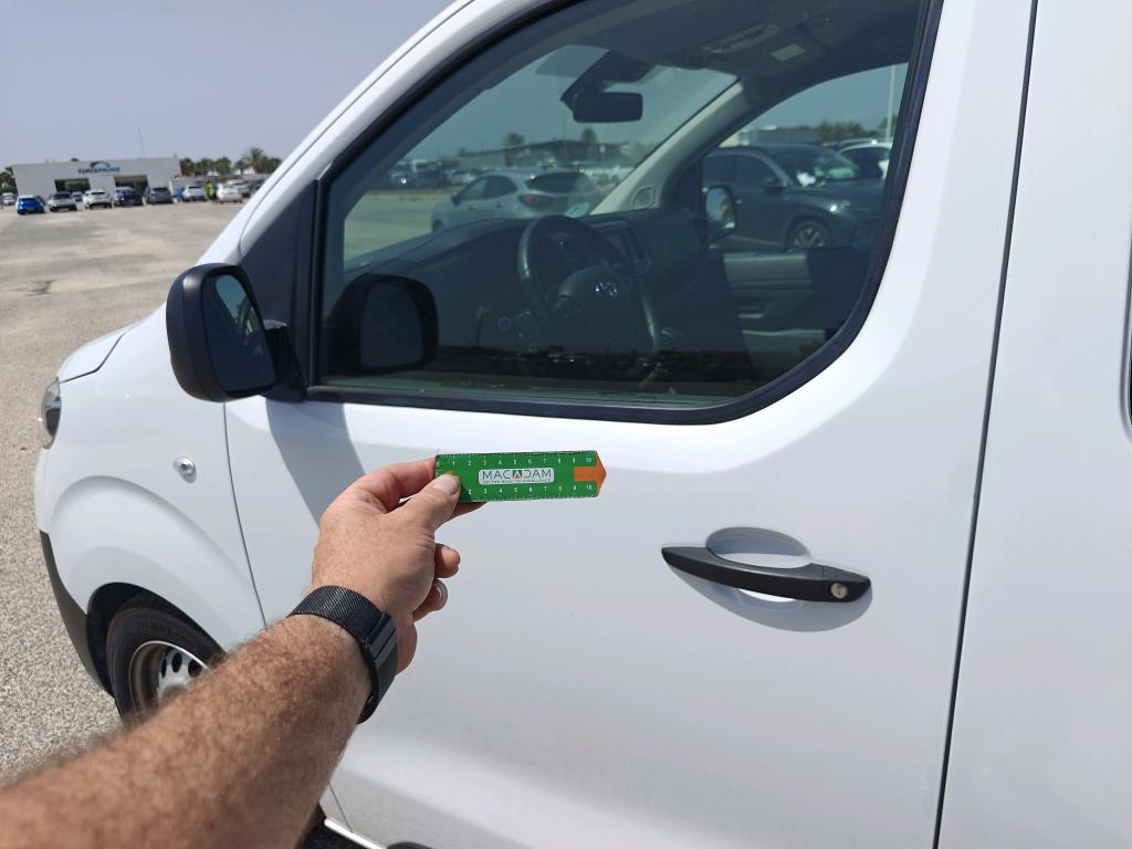 Daño en panel dañado dañado