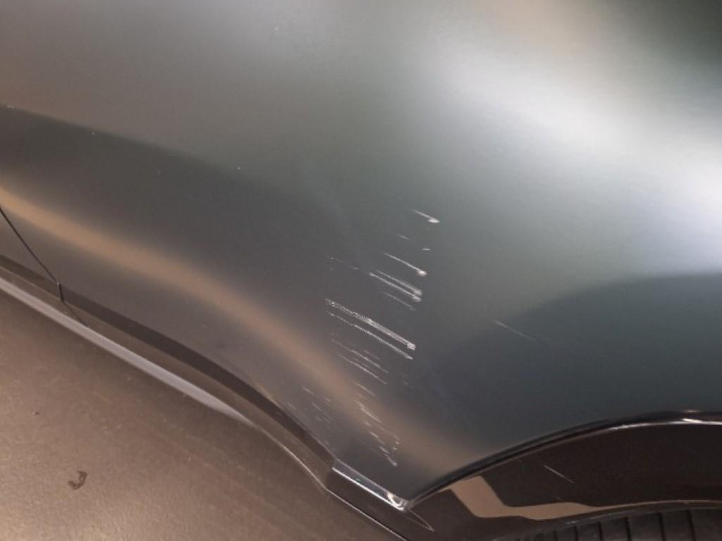 Daño en panel dañado dañado