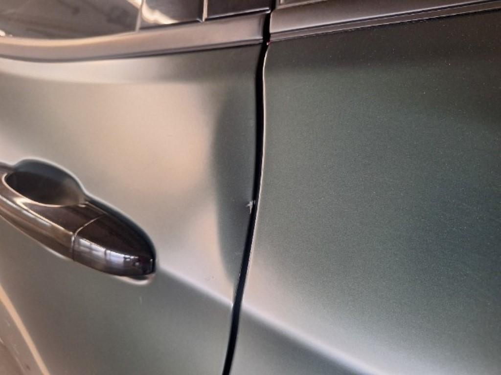 Daño en panel dañado dañado