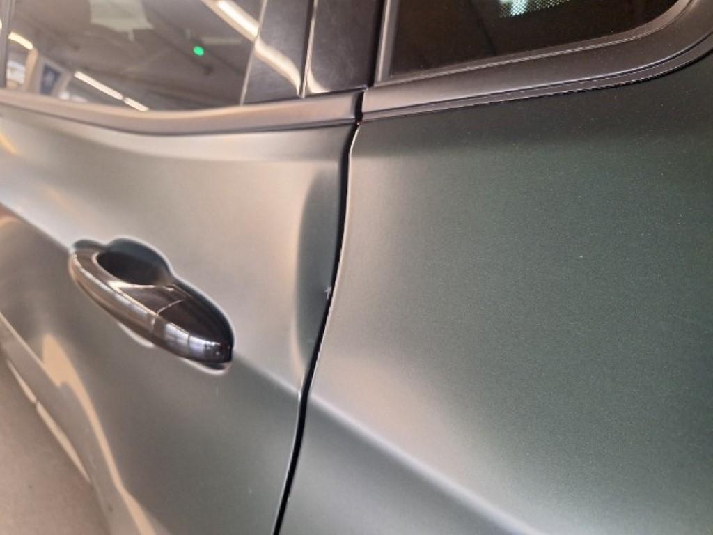 Daño en panel dañado dañado