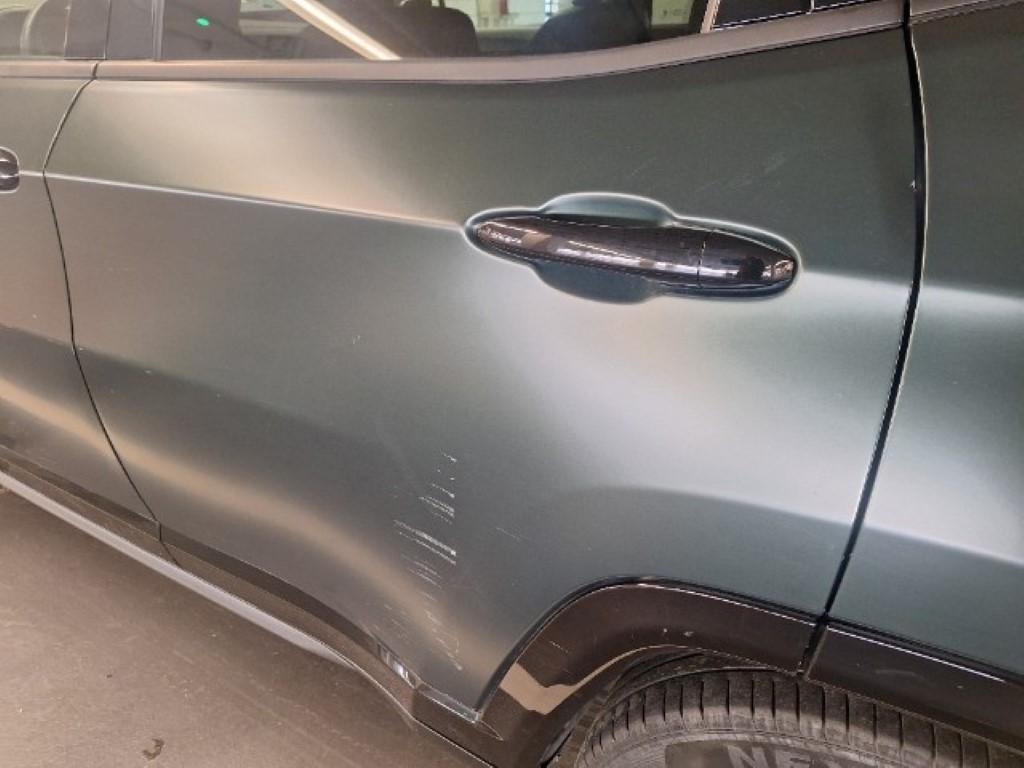 Daño en panel dañado dañado
