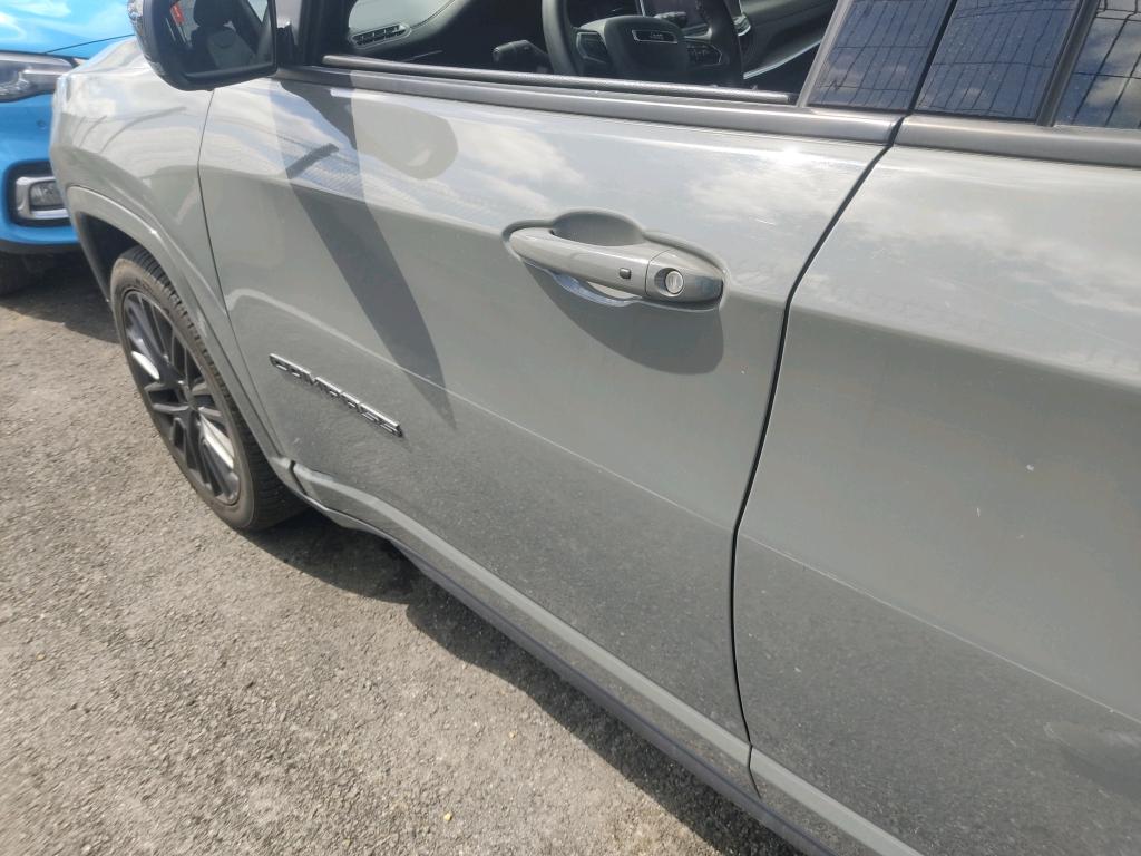 Daño en panel Arañazo ligero Arañazo ligero