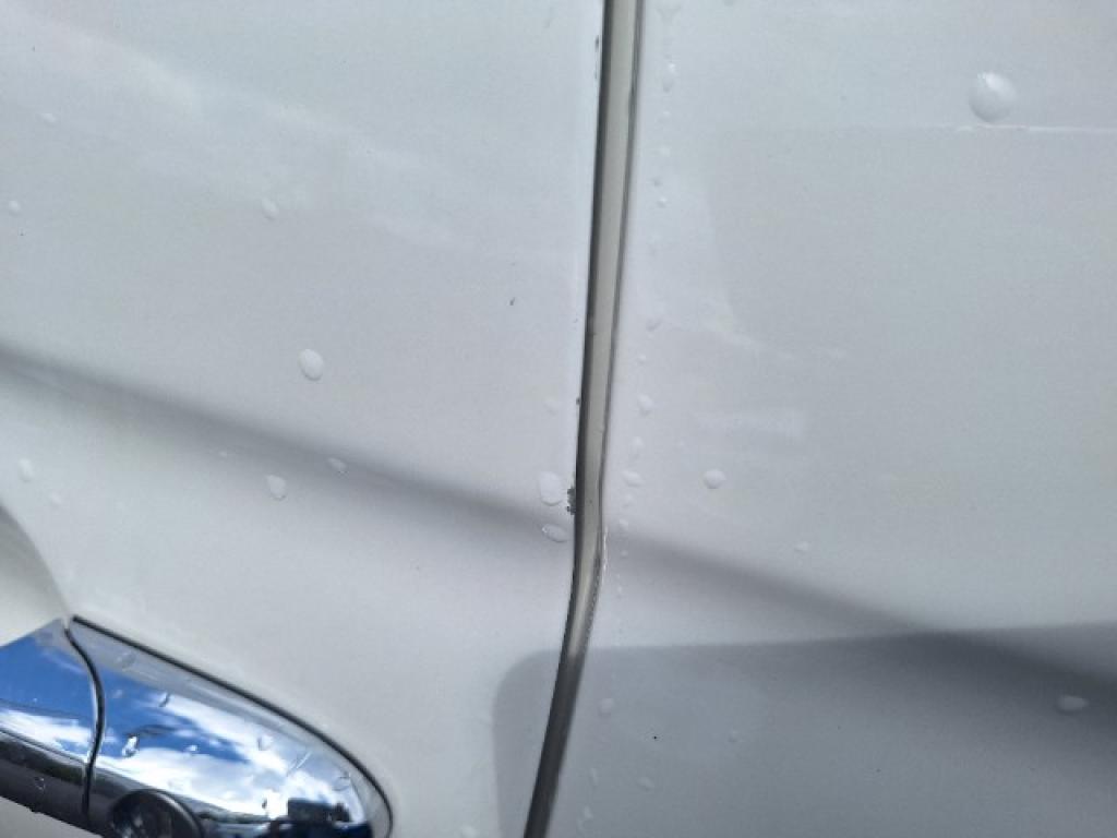 Daño en panel dañado dañado
