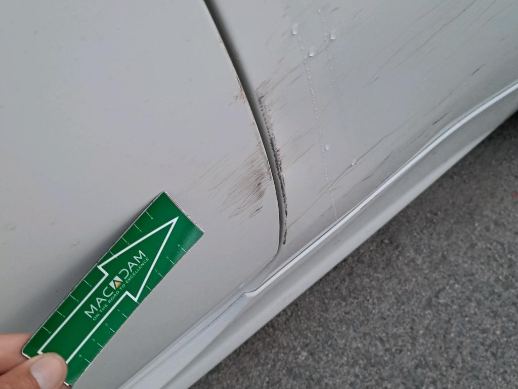 Daño en panel dañado dañado