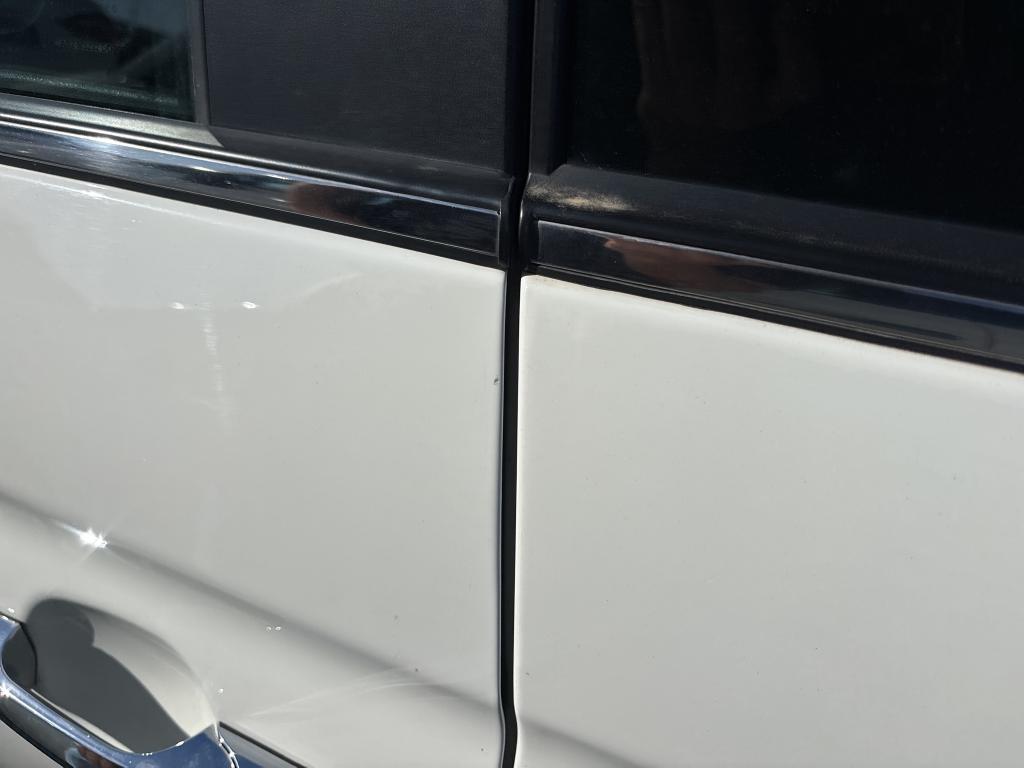 Daño en panel dañado dañado
