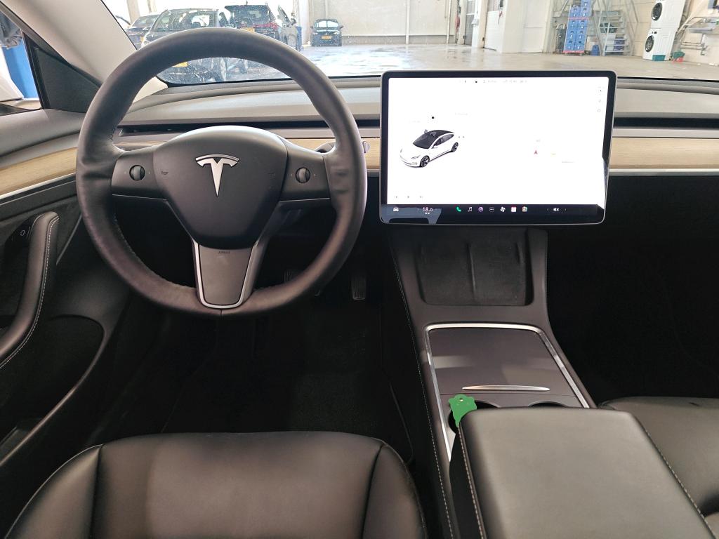 Foto 18 van Tesla Model 3