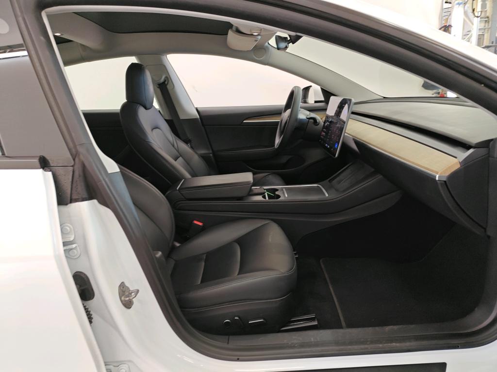 Photo 4 of Tesla Model 3