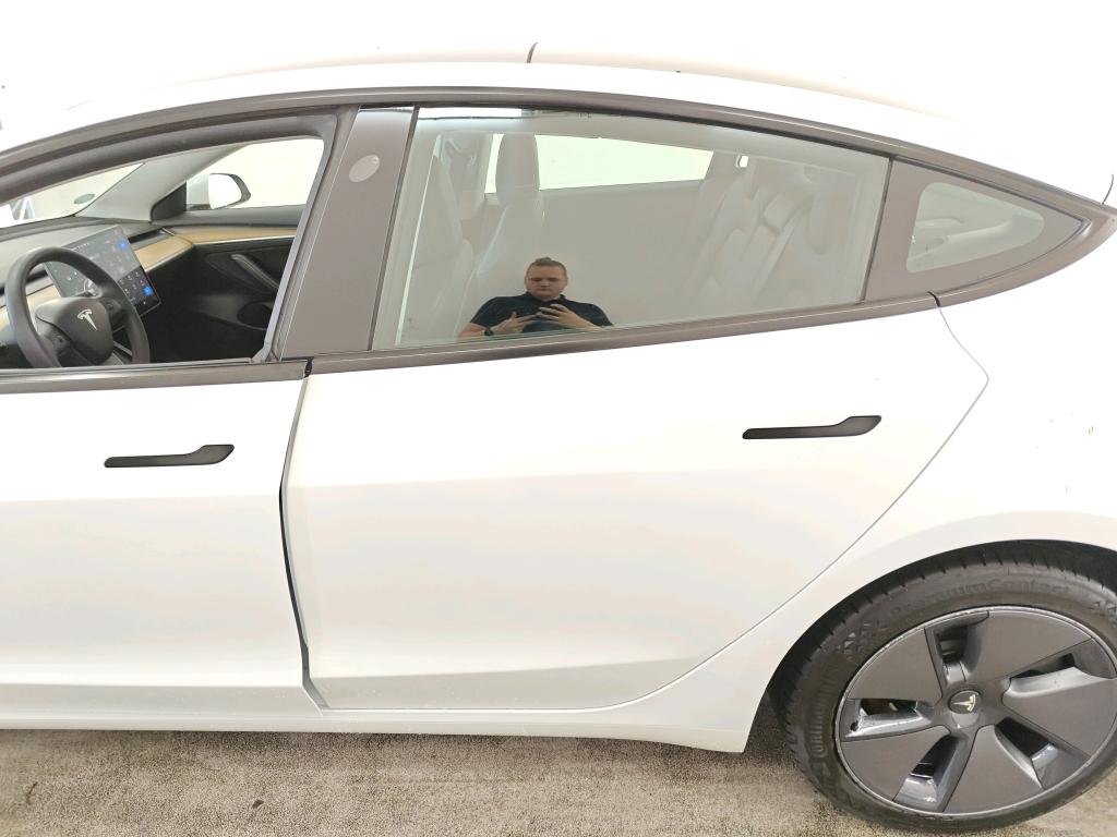 Photo 10 of Tesla Model 3