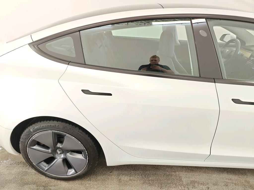 Photo 13 of Tesla Model 3