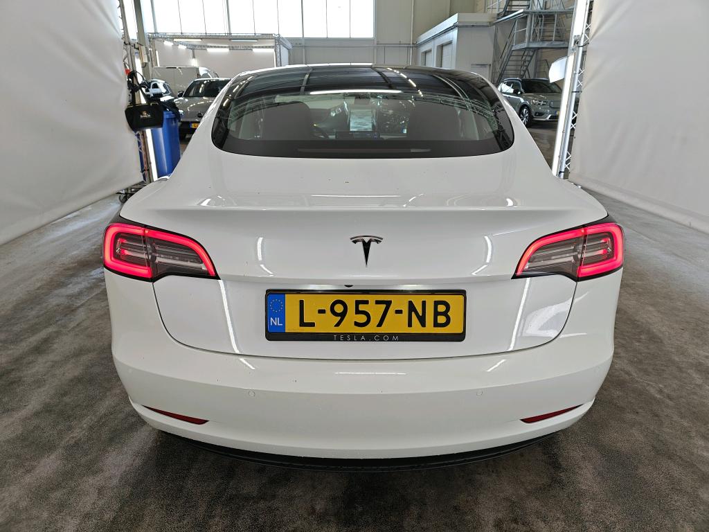 Photo 14 of Tesla Model 3