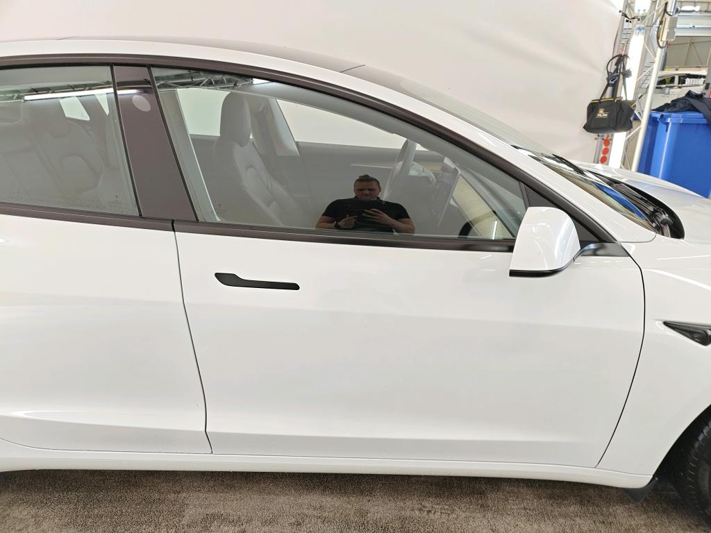 Photo 18 of Tesla Model 3