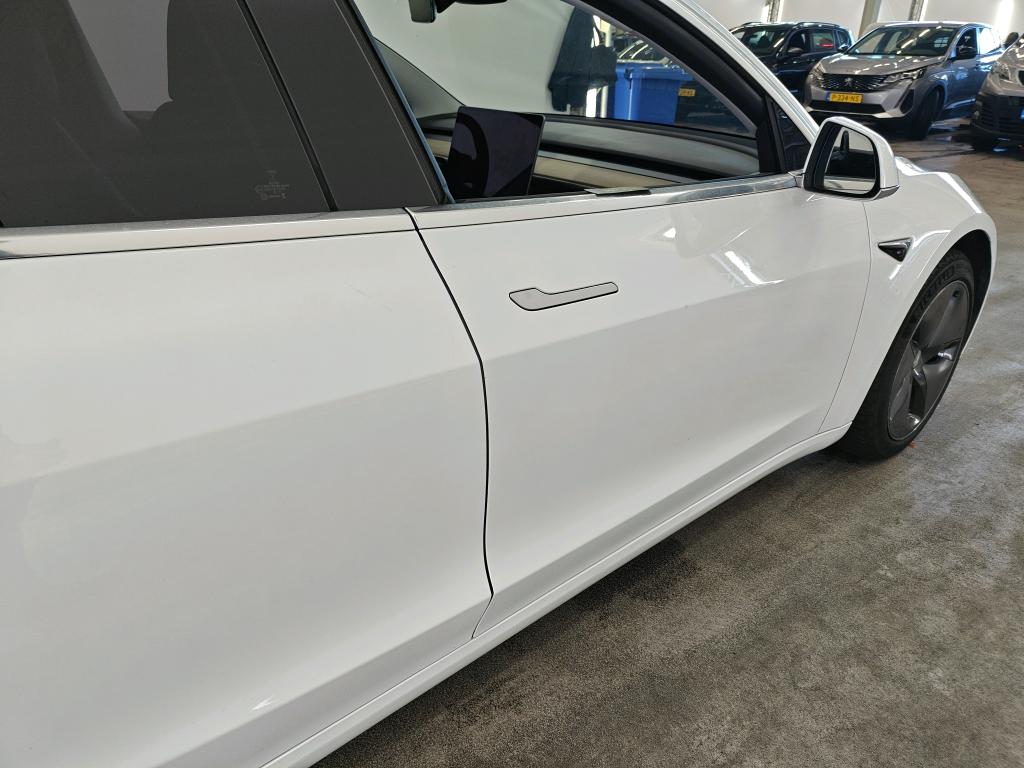 Foto 30 van Tesla Model 3