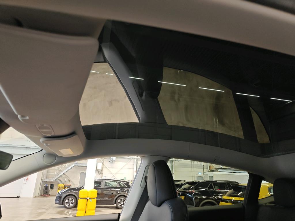 Foto 16 van Tesla Model Y