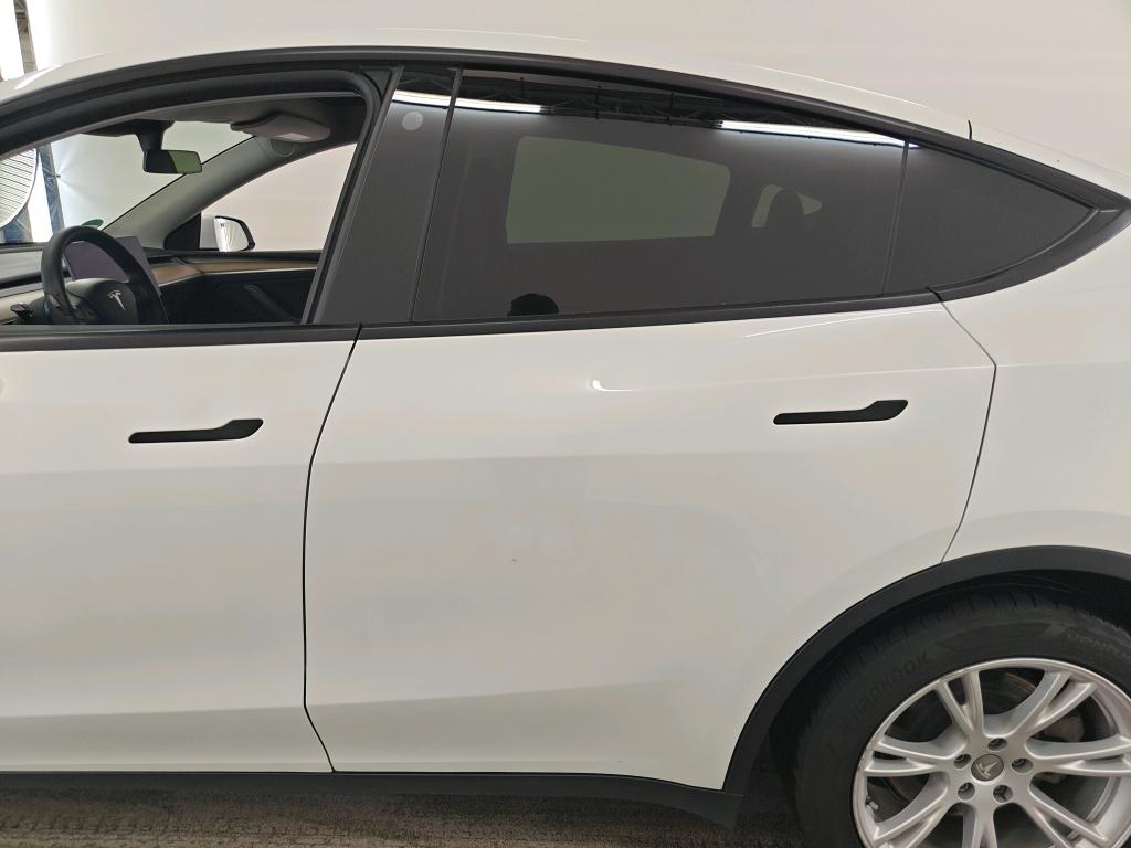 Foto 15 van Tesla Model Y
