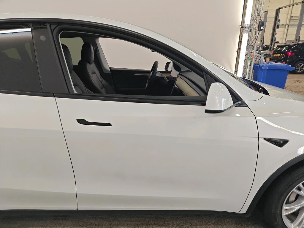Foto 16 van Tesla Model Y