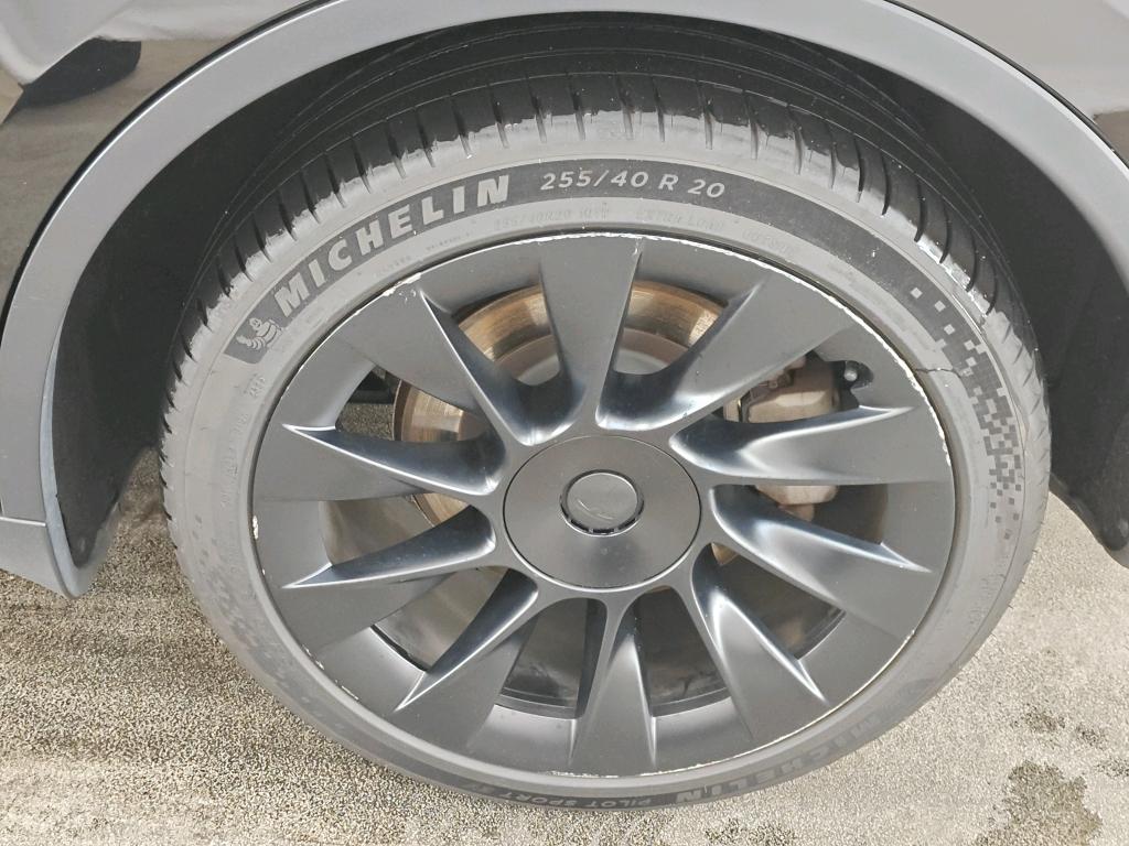 Foto 15 van Tesla Model Y
