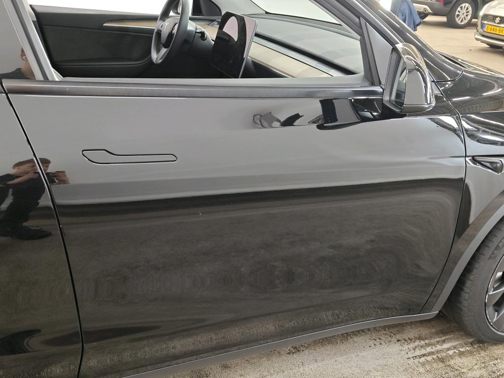 Foto 16 van Tesla Model Y