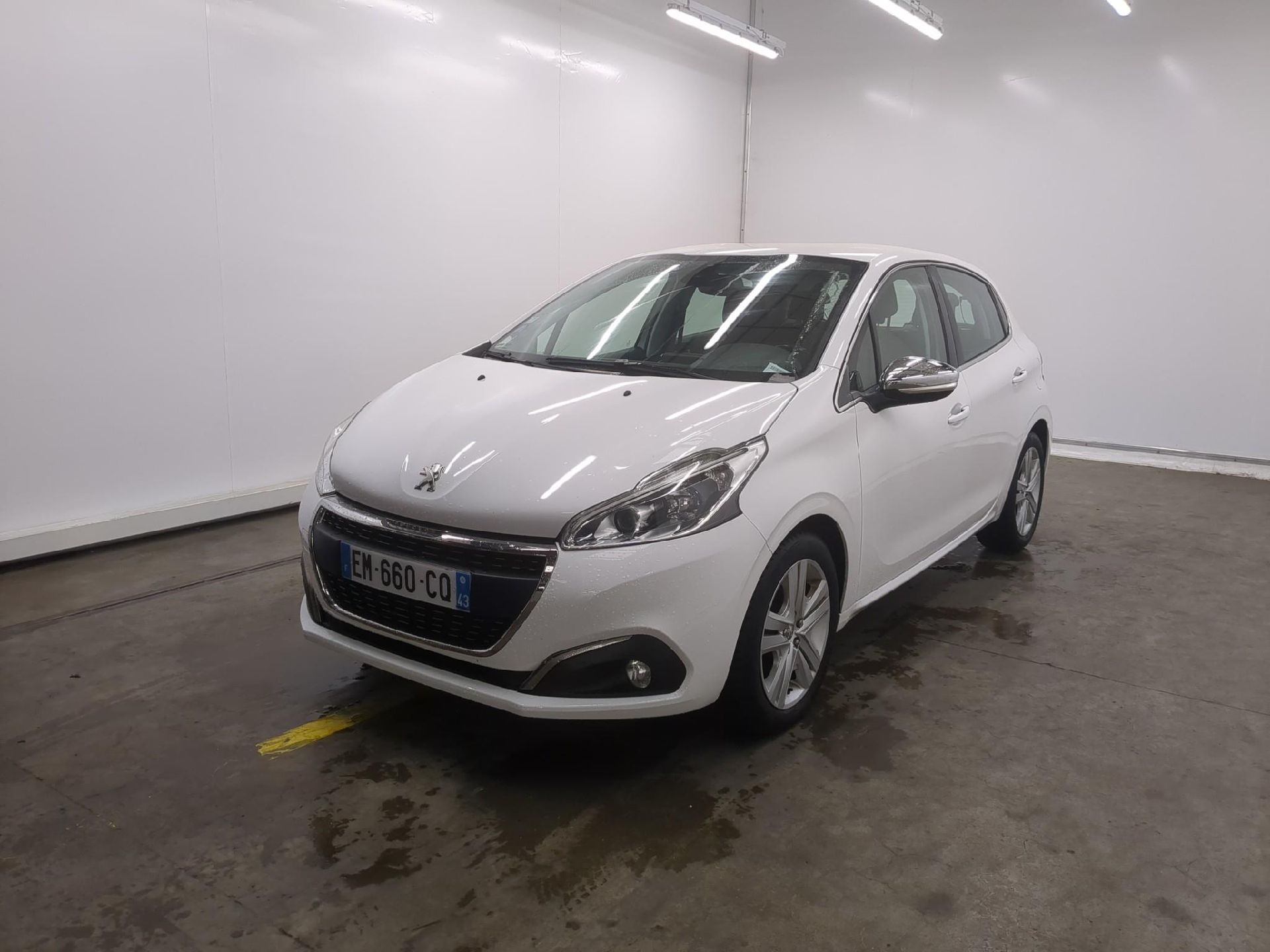 Peugeot 208 208 Allure Business 1.2 PureTech 110CV BVM5 E6 / VH SUR AMBERIEU