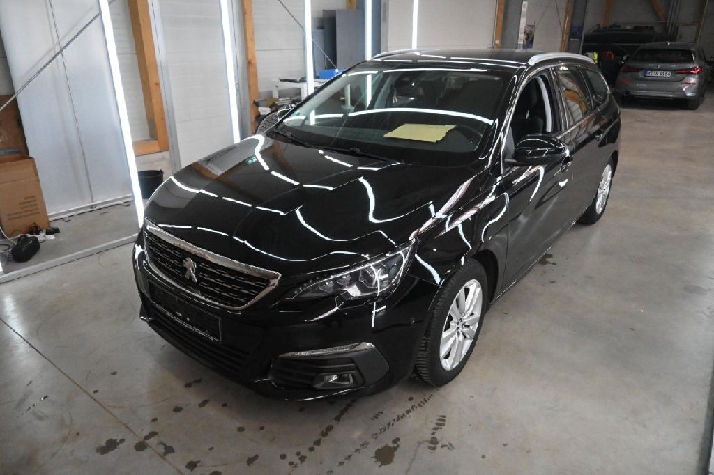 Peugeot 308 PEUGEOT 308 SW BlueHDi 130 EAT8 Stop & Start Allure Business-Paket 5d 96kW