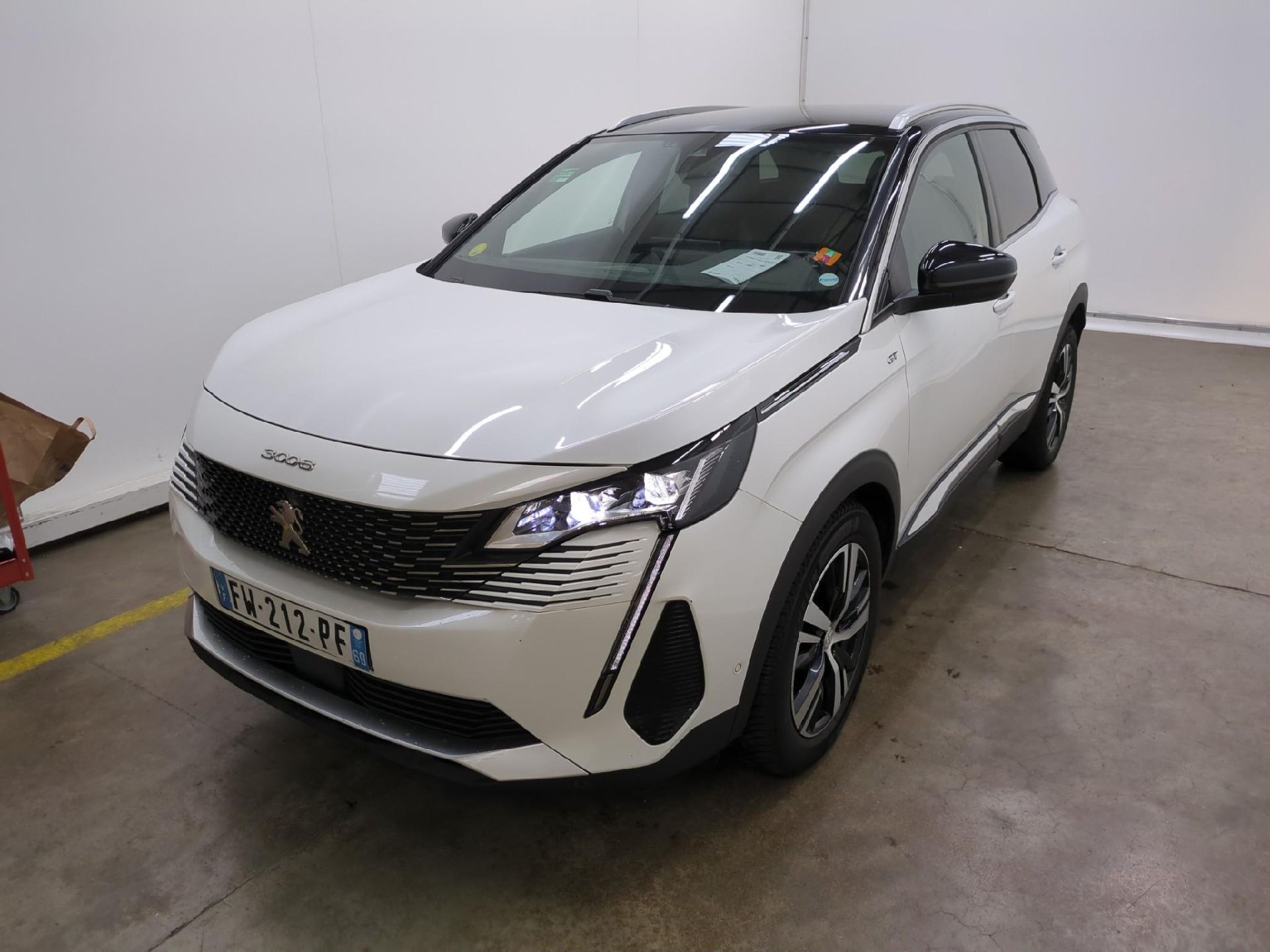 Peugeot 3008 PEUGEOT 3008 / 2020 / 5P / SUV BlueHDi 130 S&S EAT8 GT