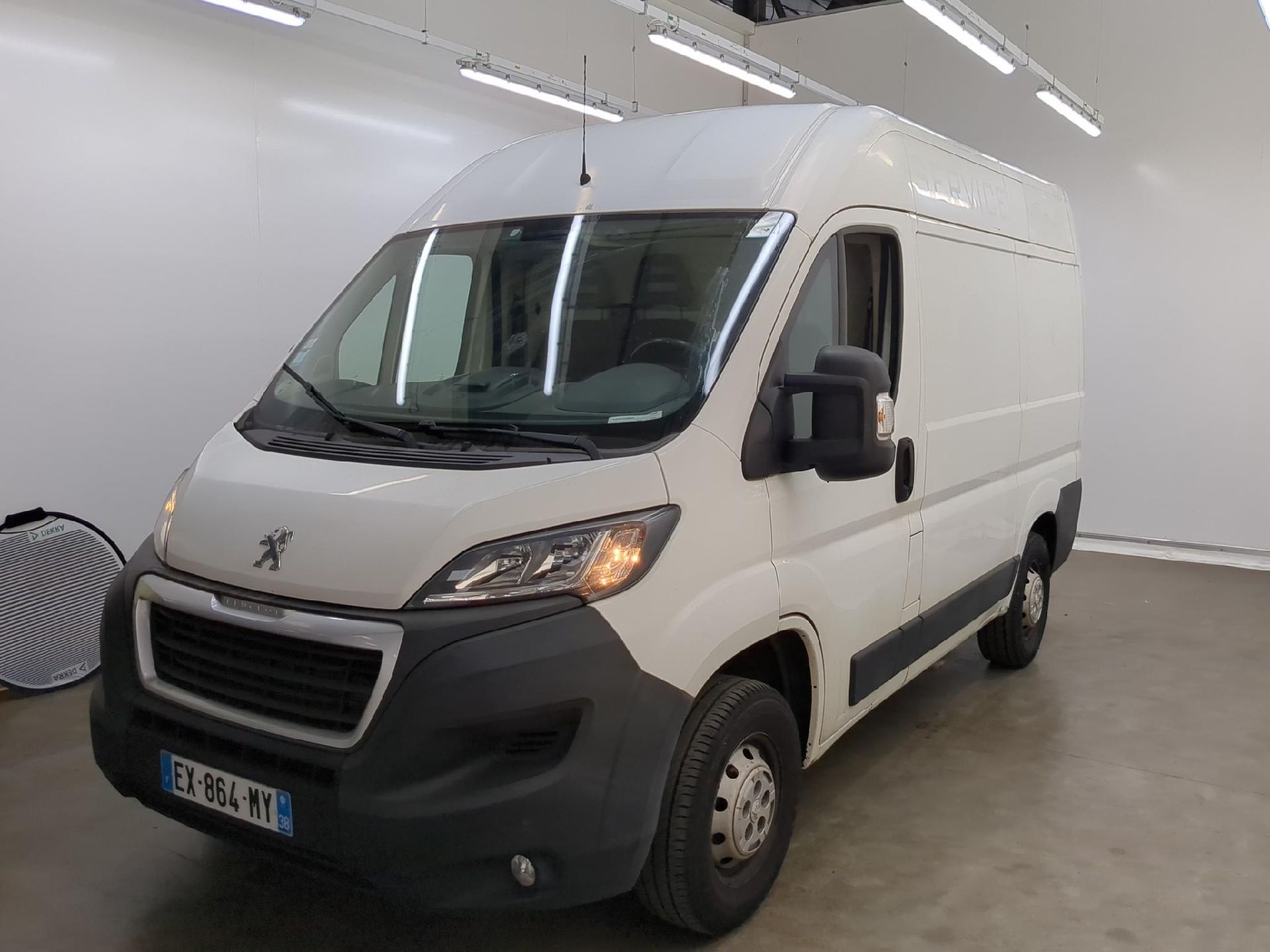 Peugeot Boxer PEUGEOT Boxer VU 4p Fourgon 2.0 BLUEHDI 110 PREMIUM PA 333 L1H2