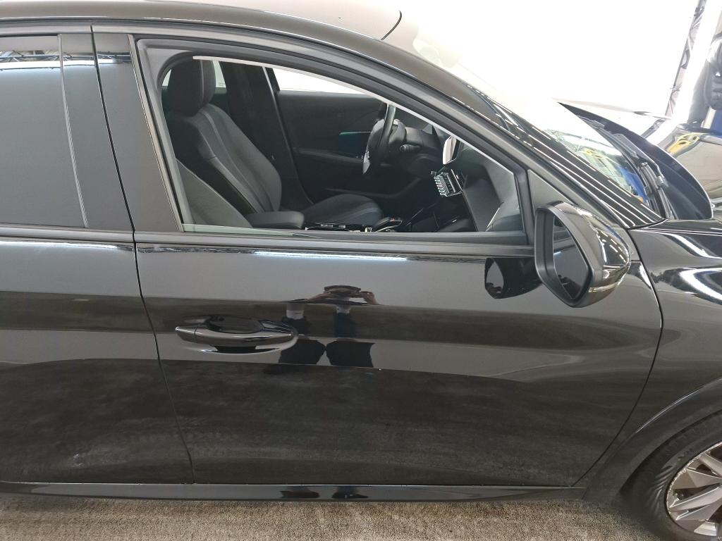 Foto 11 van Peugeot E-208