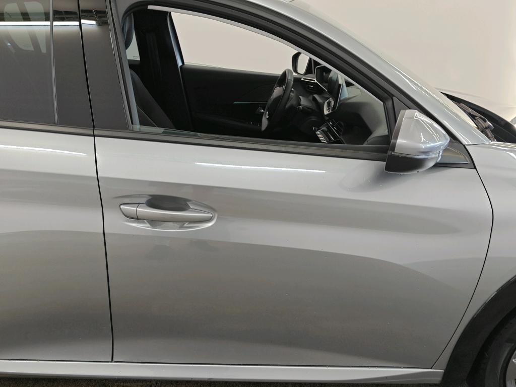 Photo 13 of Peugeot E-208
