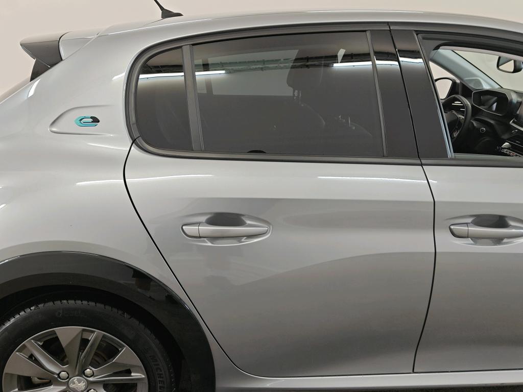 Photo 16 of Peugeot E-208