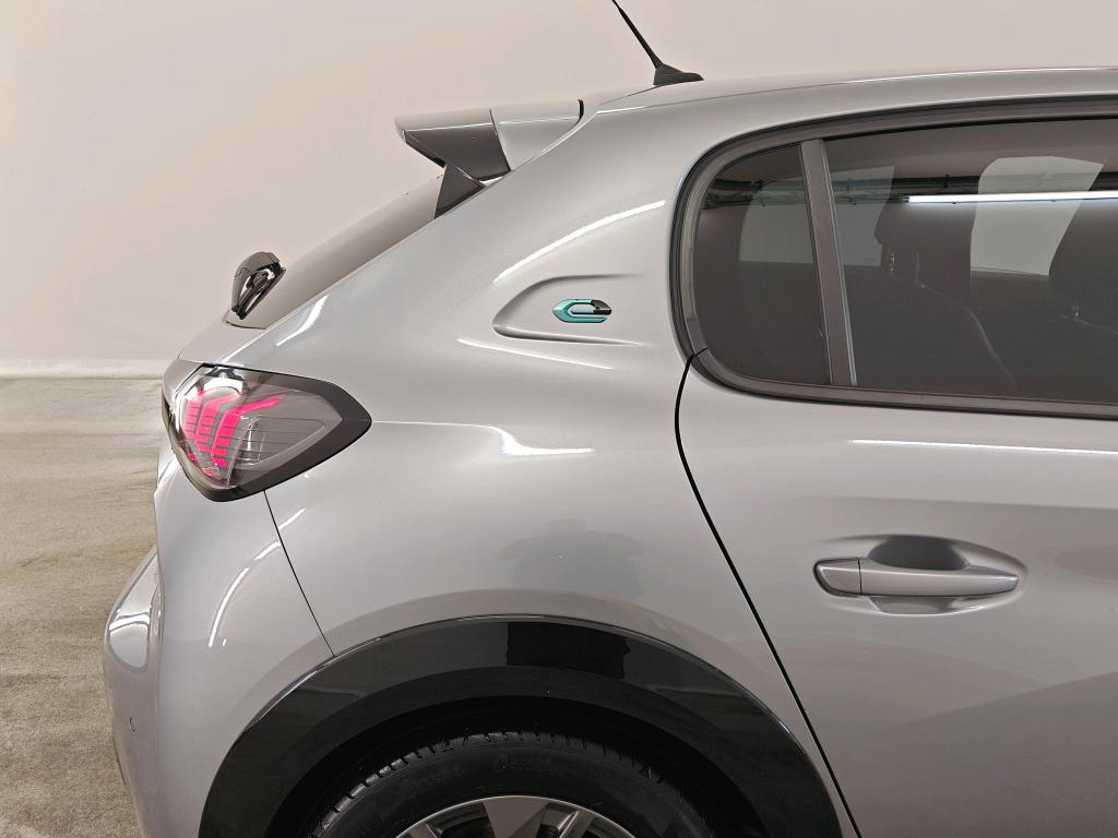 Photo 17 of Peugeot E-208