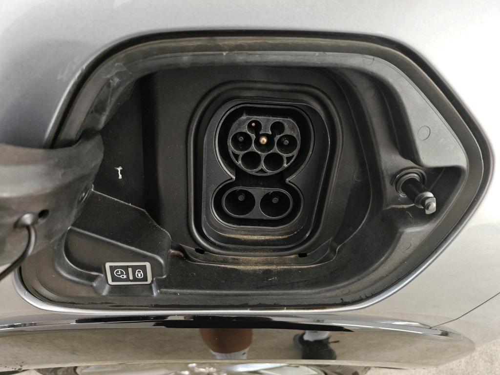 Photo 19 of Peugeot E-208