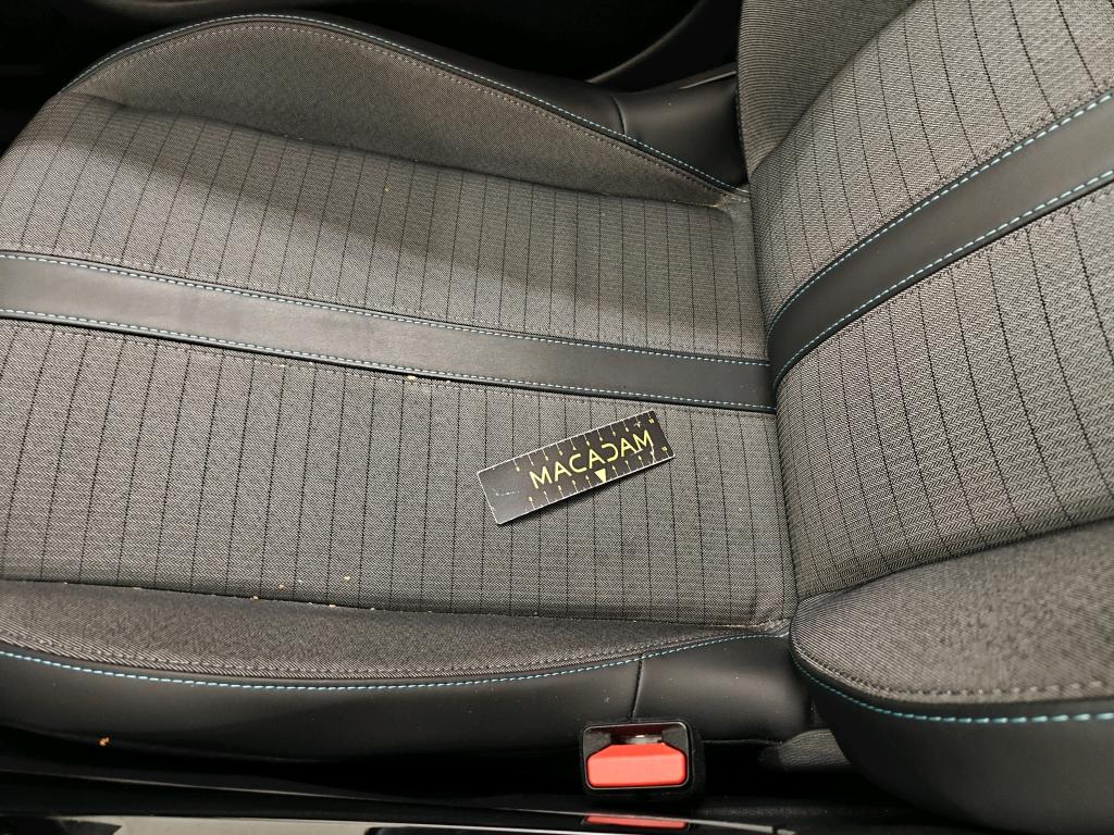 Photo 29 of Peugeot E-208
