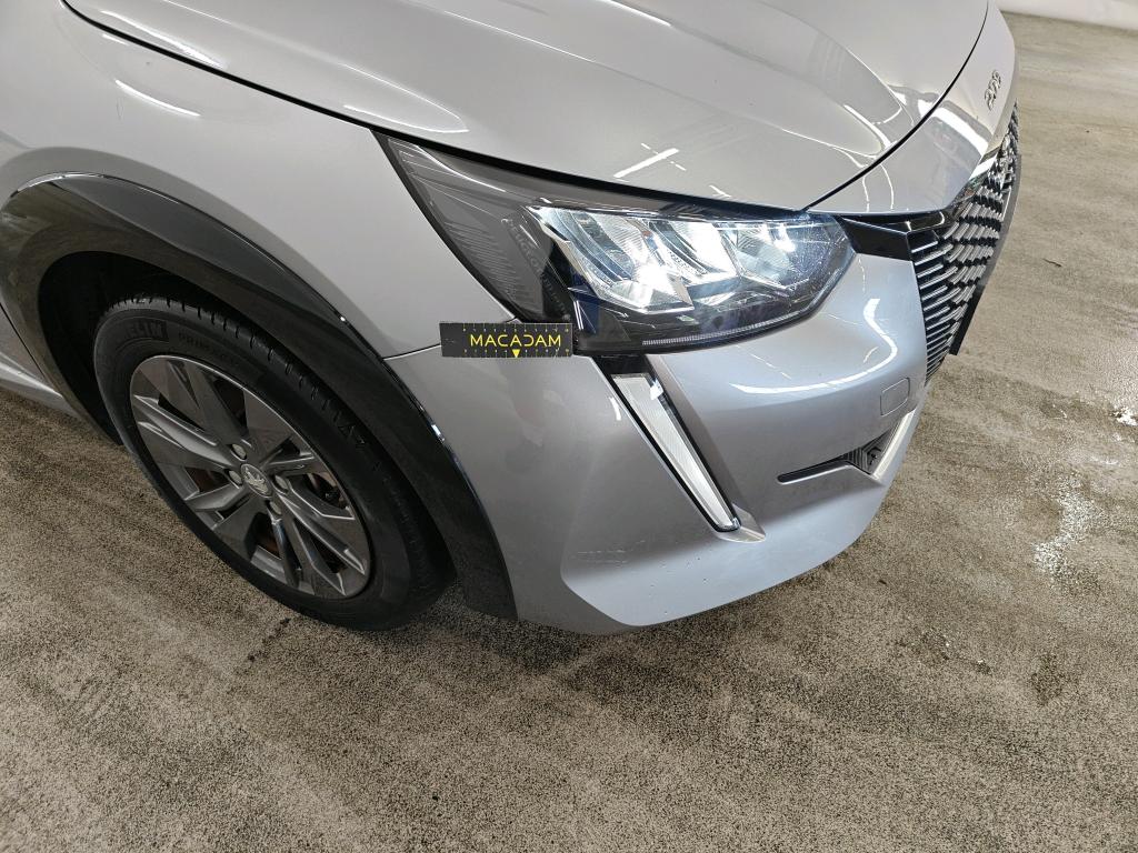 Photo 31 of Peugeot E-208
