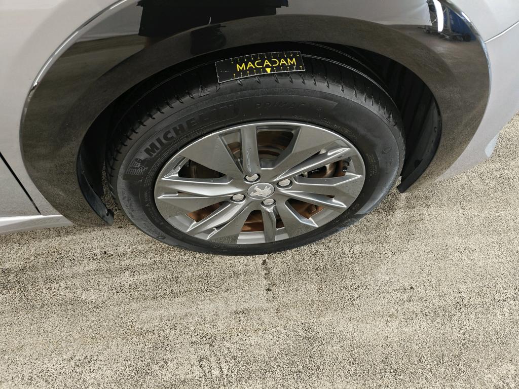 Photo 32 of Peugeot E-208