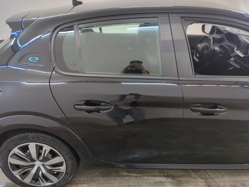Foto 23 van Peugeot E-208