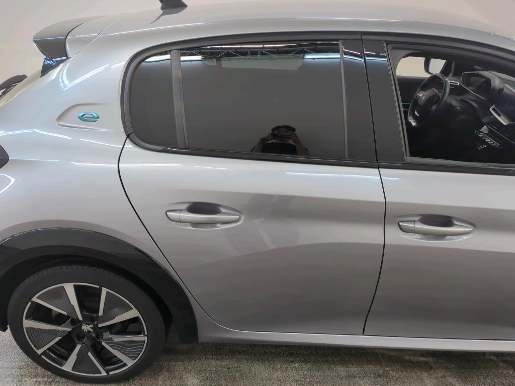 Foto 24 van Peugeot E-208
