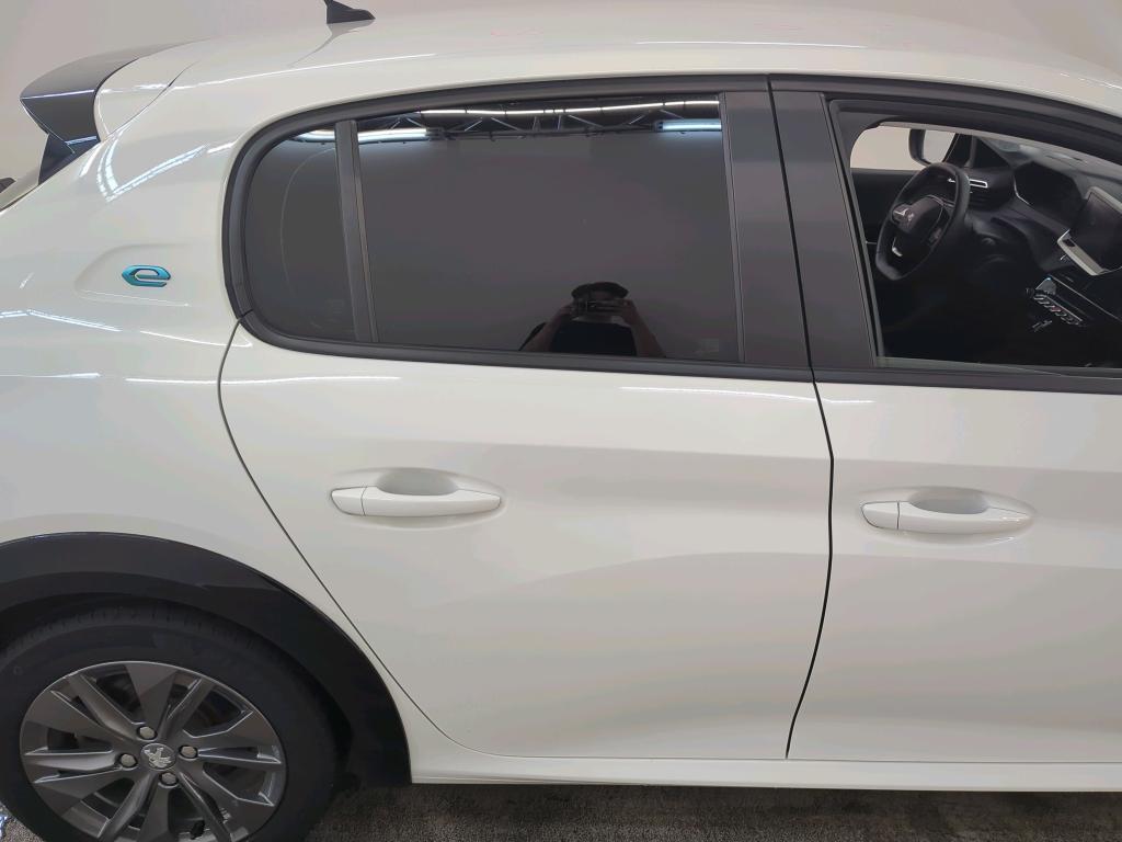 Foto 25 van Peugeot E-208